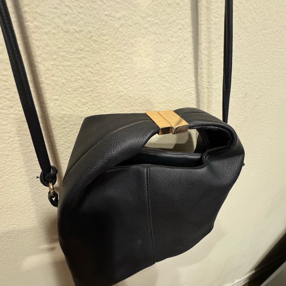 Elegant Black Faux Leather Crossbody Bag - Picture 2 of 5